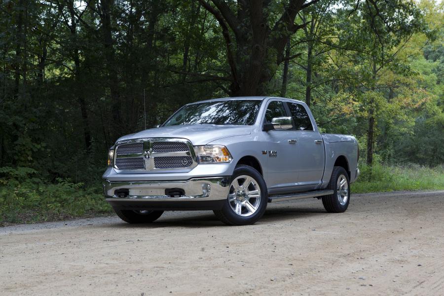  Dodge Ram 1500 Lone Star Silver Crew Cab 2016 года  (фото 1 из 2)